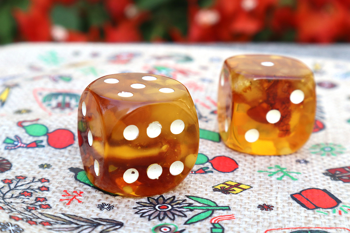 Dice Bakelite with Baltic Amber
