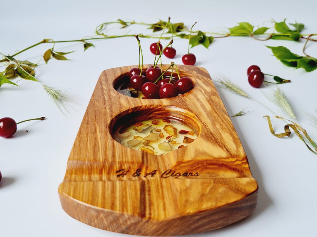 Wooden ashtray for sigar with Baltic Amber